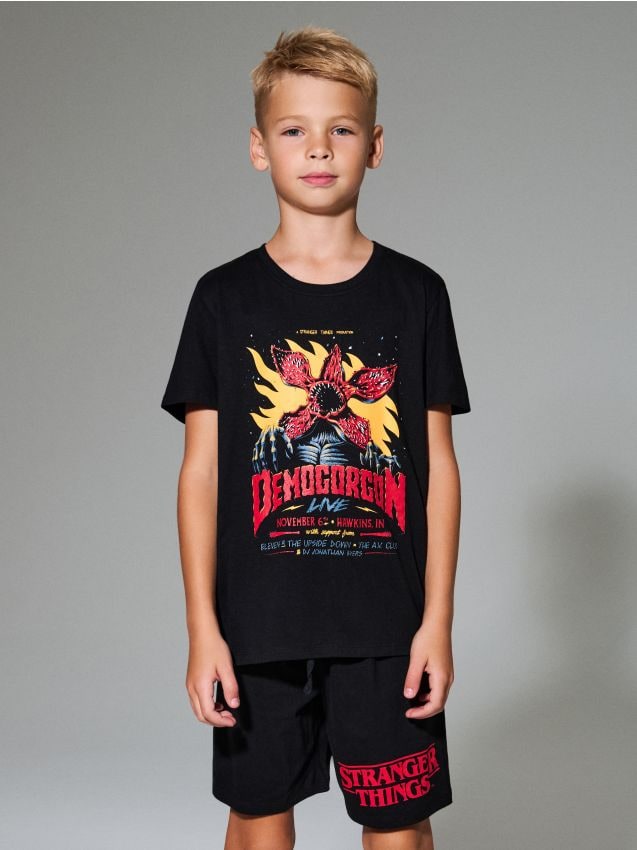 pizama-stranger-things-453ztz.jpg Piżama dwuczęściowa Stranger Things Kolor czarny SINSAY 291EV 99X - obrazek 1