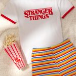 Przeglądaj Dziewczęca krótka piżama Vanilla Underground Stranger Things na licencji z Next Polska