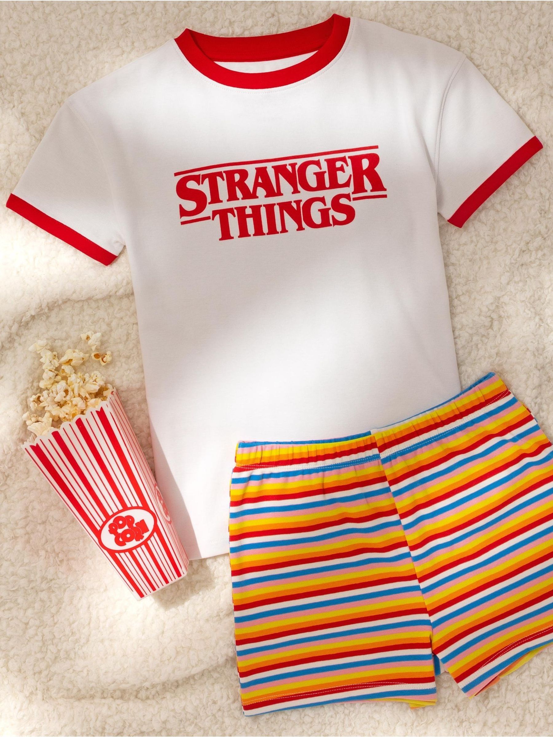 pizama-stranger-things-903vpc.jpg Przeglądaj Dziewczęca krótka piżama Vanilla Underground Stranger Things na licencji z Next Polska - obrazek 1