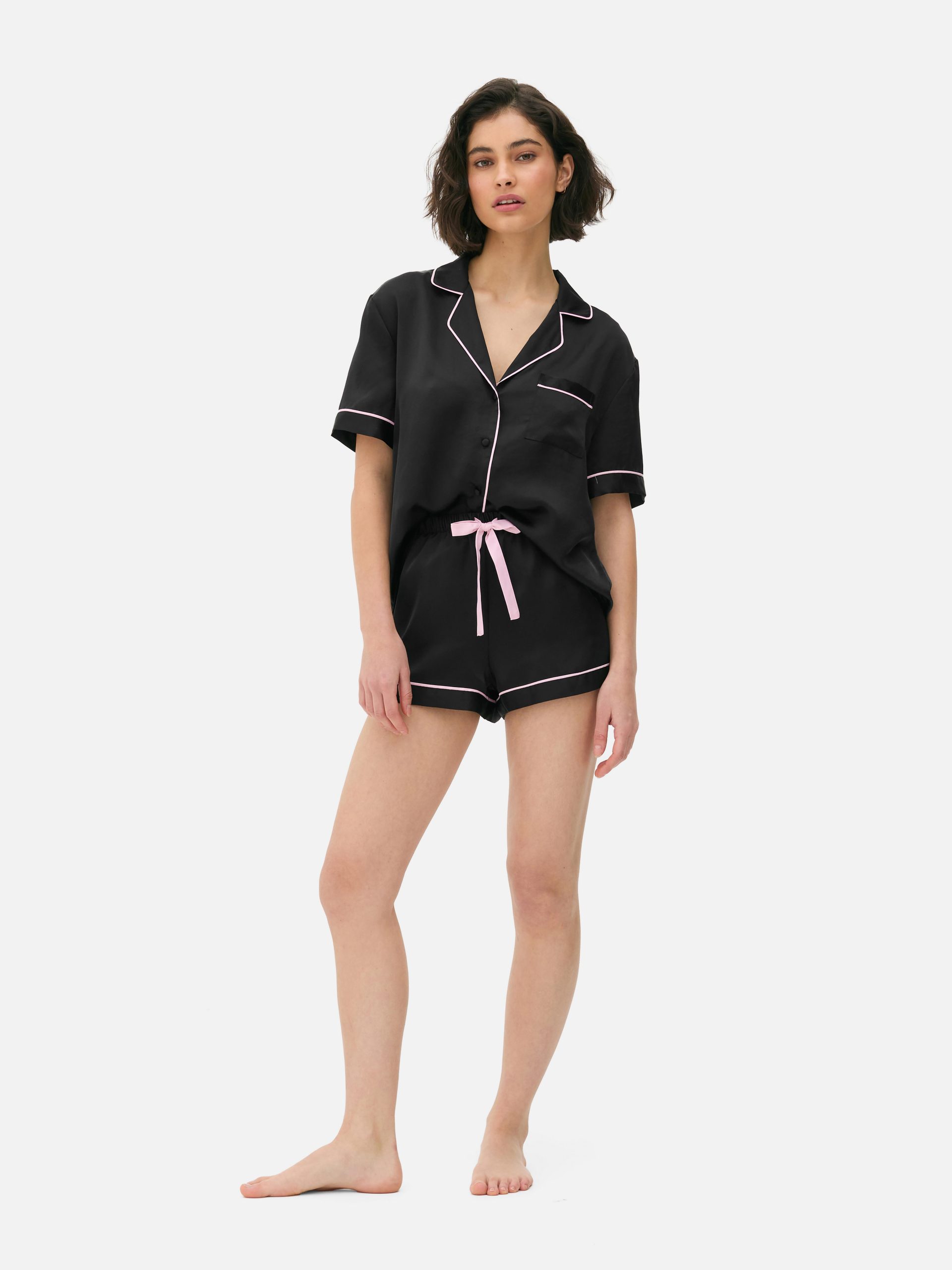primark-pizama-993tjl.jpg Krótka piżama satynowa typu boyfriend Czarny Damskie | Primark - obrazek 1